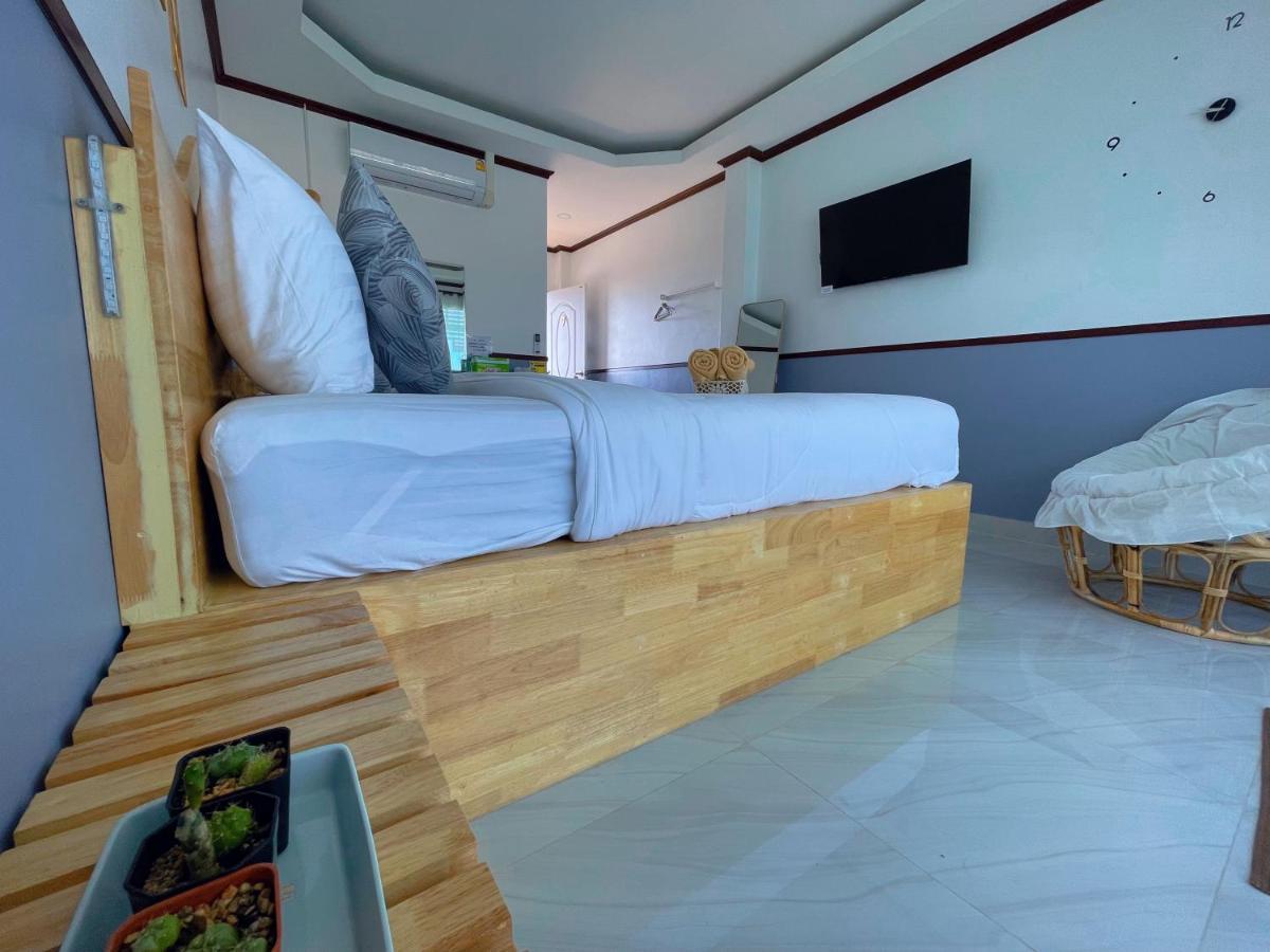 Bed and Breakfast Baan Tipsukon Ko Lan Esterno foto