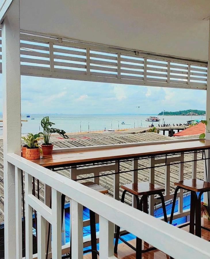 Bed and Breakfast Baan Tipsukon Ko Lan Esterno foto