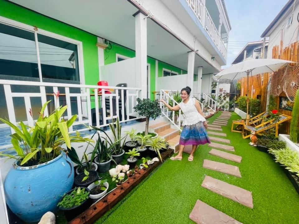 Bed and Breakfast Baan Tipsukon Ko Lan Esterno foto