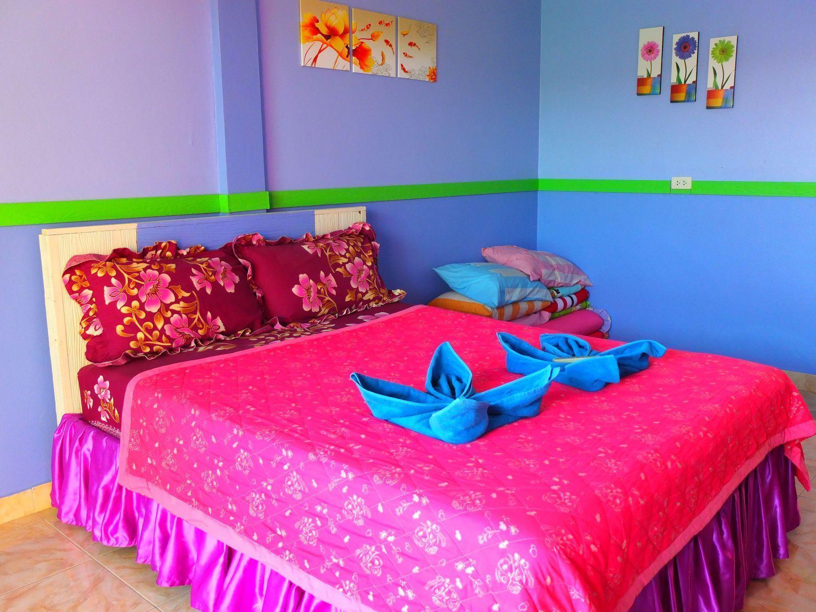 Bed and Breakfast Baan Tipsukon Ko Lan Esterno foto